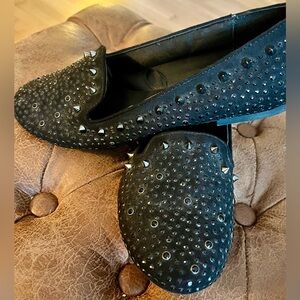 Carlos Santana Gunmetal Spiked Flats Sz 5.5
